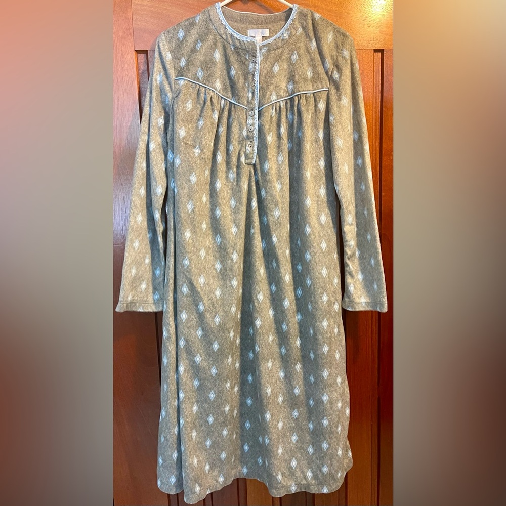 Secret Treasures Ladies Gray w/Blue Medallions Fleece Nightgown Sz L (12-14)